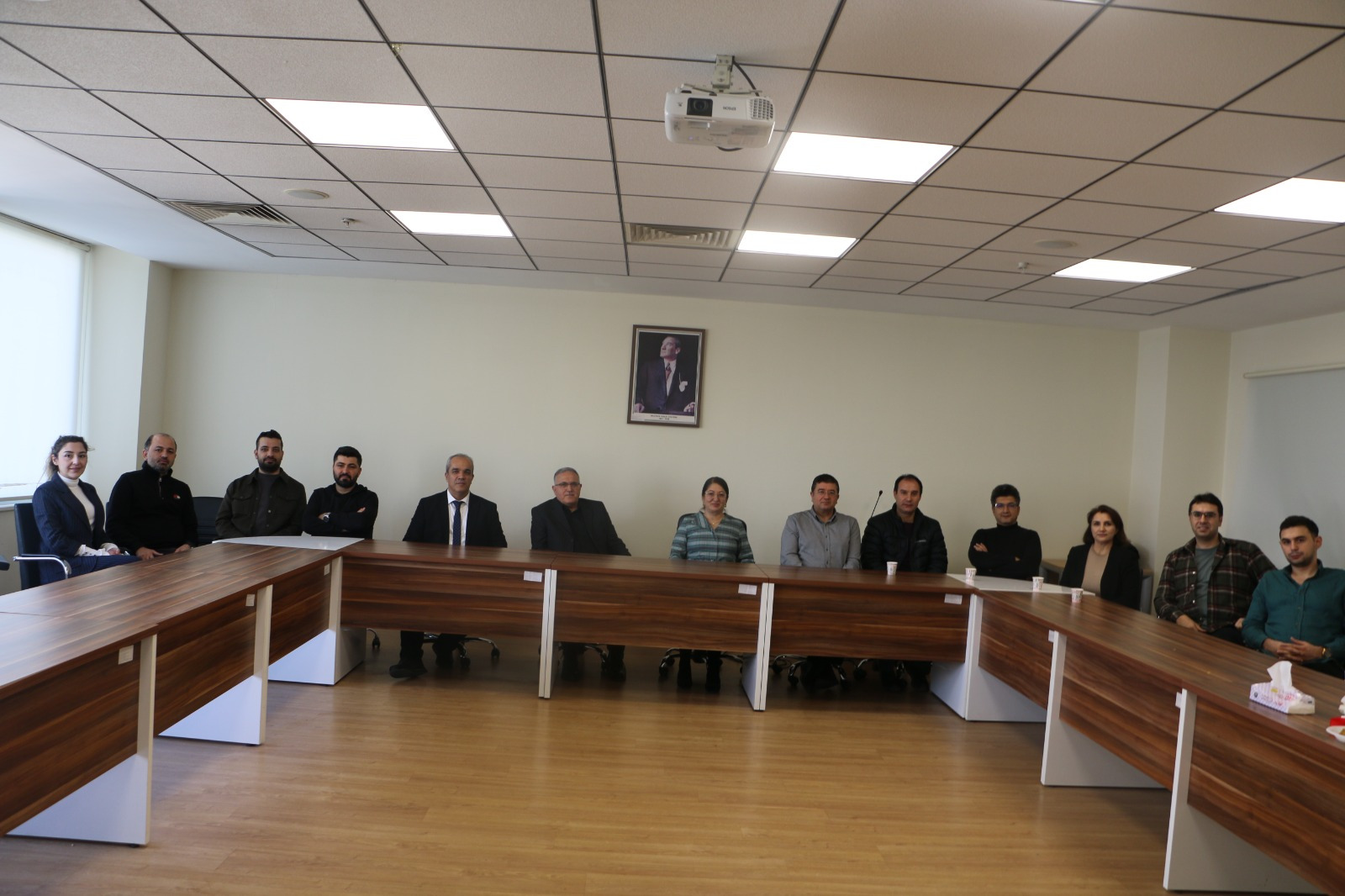 ŞUBE BAŞKANIMIZ İSLİM ARIKAN VE ŞUBE BAŞKAN YARDIMCIMIZ MEHMET MERKEPÇİ, GAZİANTEP İSLAM BİLİM VE TEKNOLOJİ ÜNİVERSİTESİ (GİBTÜ) REKTÖR YARDIMCISI PROF. DR. METİN BEDİR, REKTÖR YARDIMCISI PROF. DR. FERİDUN BİLGİN, GENEL SEKRETER MEHMET EMİN ARSLAN, M