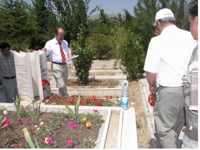 CİHAN KAYIKET KABRİ BAŞINDA ANILDI