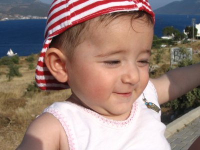 BODRUM TEMSİLCİLİĞİ BÜRO GÖREVLİSİ ŞİRİN YAŞAR'IN KIZI OLMUŞTUR.