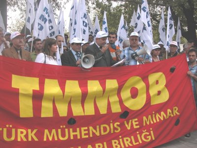 TMMOB ÜYELERİ YENİ YASAMA YILININ İLK GÜNÜNDE TBMM'YE YÜRÜDÜ