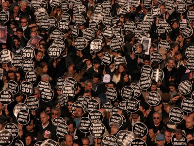 GAZETECİ HRANT DİNK İÇİN BÜYÜK UĞURLAMA YÜRÜYÜŞÜ GERÇEKLEŞTİRİLDİ