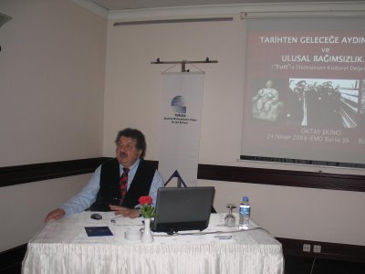 OKTAY EKİNCİ İLE BAĞIMSIZLIK YOLUNDA TARİH BİLİNCİ SÖYLEŞİSİ YAPILDI