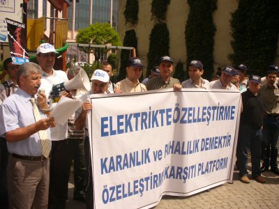 ÖZELLEŞTİRME KARŞITI PLATFORM ENERJİ DAĞITIM ŞİRKETLERİNİN ÖZELLEŞTİRİLMESİNE KARŞI KOCAELİ VE SAKARYA'DA BASIN AÇIKLAMALARI YAPTI