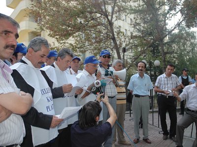 ÖKPDEN ELEKTRİK DAĞITIM ŞİRKETLERİNİN ÖZELLEŞTİRİLMESİNE PROTESTO