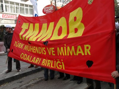 TMMOB "KRİZE, AKP'YE, GERİCİLİĞE, NEOLİBERALİZME, IRKÇILIĞA KARŞI" SOKAKTAYDI