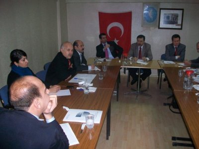EMO MERKEZ YÖNETİM KURULU'NUN KATILIMIYLA ŞUBE YÖNETİM KURULU TOPLANTISI VE "TMMOB EKSENİNDE EMO'NUN KAMUSAL ALAN, DEMOKRASİ VE MESLEKİ MÜCADELESİ" KONULU GENİŞ KATILIMLI ÜYE TOPLANTISI YAPILDI.