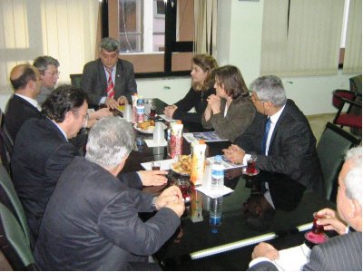 AKDENDENİZ ÜNİVERSİTESİ MÜHENDİSLİK FAKÜLTESİ DEKANLIĞI VE BÖLÜM BAŞKANLARIDAN OLUŞAN HEYET SUBE YÖNETİM KURULUMUZA ZİYARETTE BULUNDU.