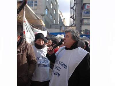 ÖZELLEŞTİRME İDARESİ BAŞKANLIĞI ÖNÜNDE 24 OCAK KARARLARI PROTESTO EDİLDİ