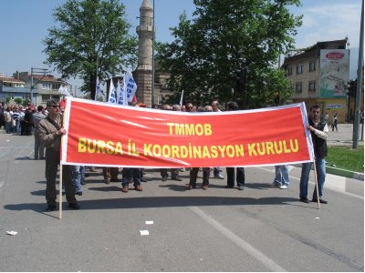 1 MAYISI MEYDANLARDA KUTLADIK