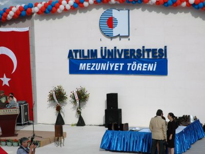 ATILIM ÜNİVERSİTESİNDE MEZUNİYET SEVİNCİ
