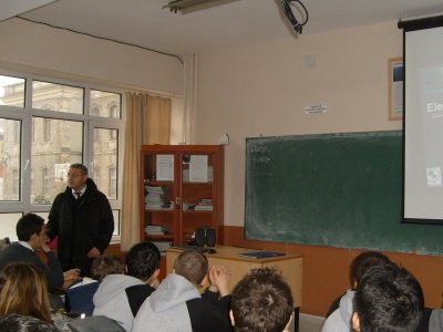 BURSA ANADOLU ERKEK LİSESİNDE MESLEK TANITIM SEMİNERİ DÜZENLENDİ
