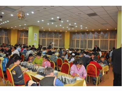 8. CUMHURİYET KUPASI SATRANÇ TURNUVASI YOĞUN KATILIM İLE GERÇEKLEŞTİRİLDİ