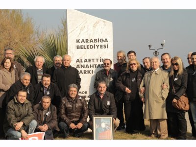 ALAETTİN ANAHTARCI ARAMIZDAN AYRILIŞININ 9. ÖLÜM YILDÖNÜMÜNDE MEZARI BAŞINDA ANILDI