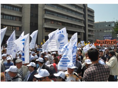 1 MAYIS COŞKUYLA KUTLANDI