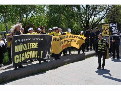 NÜKLEER KARŞITI PLATFORM`DAN ÇERNOBİL`İN YIL DÖNÜMÜNDE MECLİS ÖNÜNDE PROTESTO