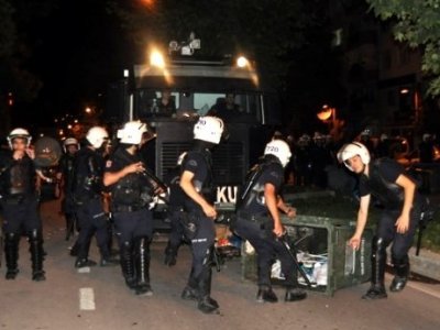 GEZİ PARKI DİRENİŞİNE DESTEK EYLEMLERİ SÜRÜYOR