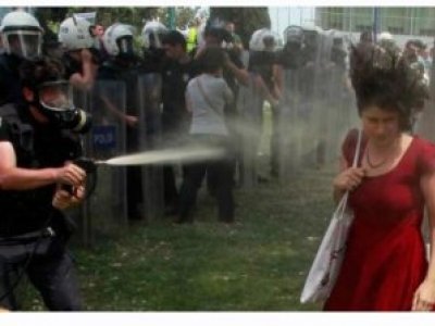 GÜCÜNÜZ HALKI SİNDİRMEYE YETMEYECEK 
DEVLET TERÖRÜNÜ DURDURUN, ZORBALIĞA SON VERİN!