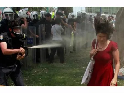 GÜCÜNÜZ HALKI SİNDİRMEYE YETMEYECEK <BR>
DEVLET TERÖRÜNÜ DURDURUN, ZORBALIĞA SON VERİN