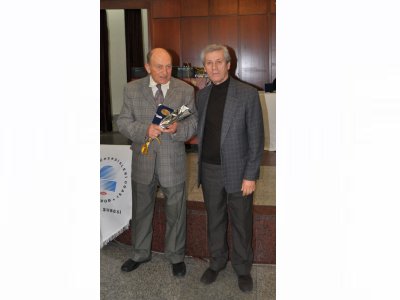 MESLEKTE 40., 50, 60. VE 70. YILINI DOLDURAN ÜYELERİMİZE PLAKETLERİ VERİLDİ