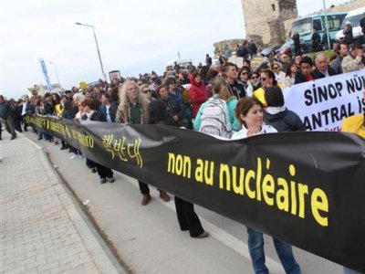 SİNOP`TA NÜKLEER KARŞITI MİTİNG DÜZENLENDİ