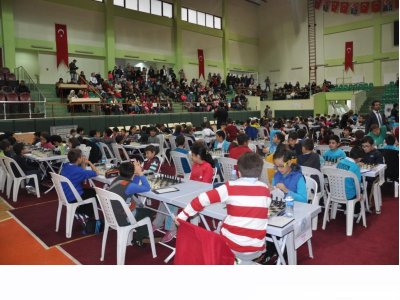 11. CUMHURİYET KUPASI SATRANÇ TURNUVASI YOĞUN KATILIM İLE GERÇEKLEŞTİRİLDİ