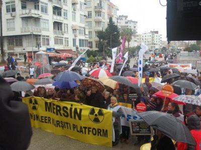 MERSİNDE NÜKLEER KARŞITI MİTİNG DÜZENLENDİ