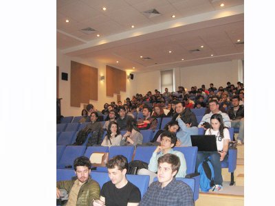BİLKENT ÜNİVERSİTESİNDE BİTİRME PROJELERİ SERGİSİ VE İLK BİLDİRİLER KONFERANSI SUNUMU YAPILDI