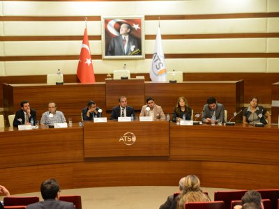 GÜNEŞ ENERJİSİ İLE LİSANSIZ ELEKTRİK ÜRETİMİNDE FIRSATLAR VE FİNANSAL DESTEKLER SEMİNERİ DÜZENLENDİ