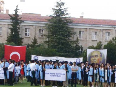 GAZİ ÜNİVERSİTESİ MÜHENDİSLİK FAKÜLTESİ ELEKTRİK-ELEKTRONİK MÜHENDİSLİĞİ BÖLÜMÜNDE MEZUNİYET TÖRENİ