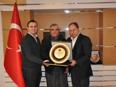 ÜYELERİMİZE MESLEKTE 40. YIL PLAKETİ