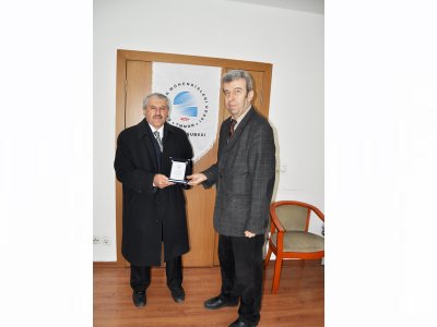 MESLEKTE 40.YILINI DOLDURAN OSMAN ULUSOYA PLAKETİ VERİLDİ