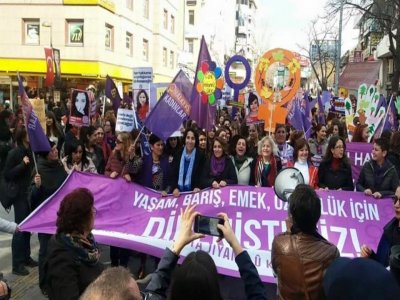 KADINLAR YAŞAM, BARIŞ, EMEK, ÖZGÜRLÜK İÇİN DİRENİŞTEYDİ