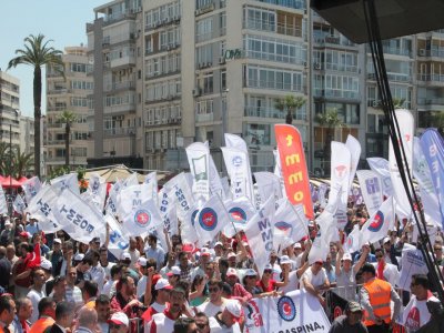 İZMİR’DE KİTLESEL 1 MAYIS MİTİNGİ