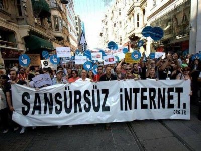 TÜRKİYEDE İNTERNETİN GELİŞMESİNİN ÖNCÜLERİNDEN MUSTAFA AKGÜLÜ KAYBETMENİN DERİN ÜZÜNTÜSÜNÜ YAŞIYORUZ.