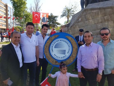 23 NİSAN ÇELENK SUNMA PROGRAMINA ŞUBE ÇELENGİ İLE KATILIM SAĞLANDI