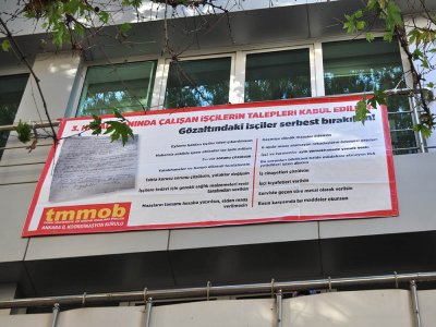 EMO HİZMET BİNASINA 3.HAVALİMANI İŞÇİLERİNE DESTEK PANKARTI ASILDI