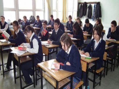 İKTİDAR AYRIMCILIK İÇEREN EĞİTİM POLİTİKALARINA DEVAM EDİYOR, HALA!