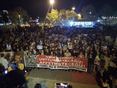 10 EKİM KATLİAMI 3. YILINDA ANILDI: UNUTMAYACAĞIZ UNUTTURMAYACAĞIZ