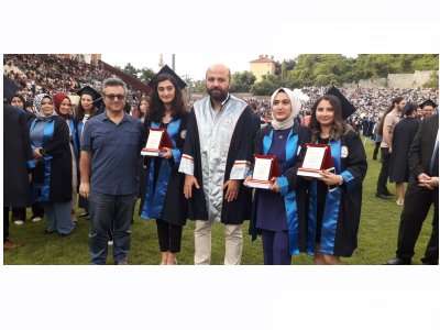 ZONGULDAK BÜLENT ECEVİT ÜNİVERSİTESİ`NDE MEZUNİYET TÖRENİ COŞKUYLA GERÇEKLEŞTİ