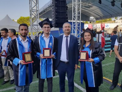 SAKARYA ÜNİVERSİTESİ MÜHENDİSLİK FAKÜLTESİ, ELEKTRİK-ELEKTRONİK MÜHENDİSLİĞİ BÖLÜMLERİNİN 2018-2019 ÖĞRETİM YILI MEZUNİYET TÖRENİ 4 TEMMUZ 2019 TARİHİNDE ÜNİVERSİTE STADYUMU’NDA COŞKUYLA GERÇEKLEŞTİRİLDİ.