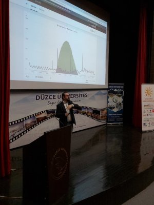 DÜZCE ÜNİVERSİTESİNDE ‘GÜNEŞ PANELLERİ ‘’ KONULU SEMİNER DÜZENLENDİ.