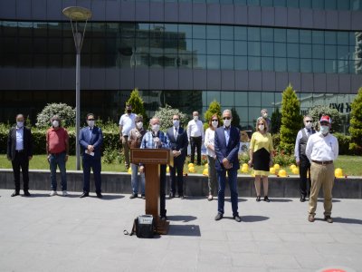 BAROLARIN VE AKADEMİK MESLEK ODALARININ BAĞIMSIZ VE DEMOKRATİK YAPILARINA MÜDAHALELERDEN DERHAL VAZGEÇİLMELİ