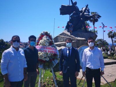 19 MAYIS ÇELENK SUNMA TÖRENİNE KATILIM SAĞLANDI