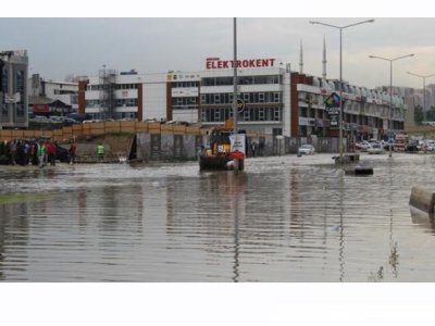 YOĞUN YAĞIŞ NEDENİYLE MESLEKTAŞLARIMIZIN İŞ YERLERİNDE MEYDANA GELEN ZARARLARI YERİNDE İNCELEDİK