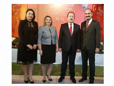 CUMHURİYETİMİZİN 99. YILI ETKİNLİKLERİ KAPSAMINDA DÜZENLENEN KUTLAMA RESEPSİYONUNA EMO MERSİN ŞUBE BAŞKANIMIZ ALKAN ALKAYA VE KIYMETLİ EŞİ KATILIM SAĞLADI