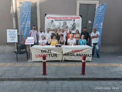 HUKUKSUZ TUTUKLAMALARA KARŞI EMO ÜYELERİ ADALET NÖBETİNDEYDİ