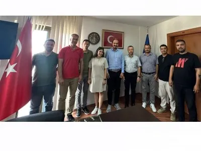 MERSİN ÜNİVERSİTESİ MÜHENDİSLİK FAKÜLTESİ DEKANIMIZ PROF. DR. EMRE AKIN HOCAMIZA EMO MERSİN ŞUBE YÖNETİM KURULU OLARAK HAYIRLI OLSUN ZİYARETİNDE BULUNDUK