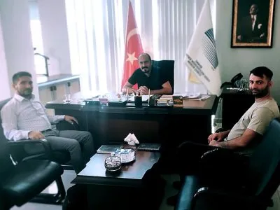 OSEL MÜHENDİSLİK PROJE SATIŞ VE PAZARLAMA MÜDÜRÜ SN. KADİR BÜYÜKAKKAŞ EMO MERSİN ŞUBE BAŞKANIMIZ ALKAN ALKAYA`YI MAKAMINDA ZİYARET ETTİ