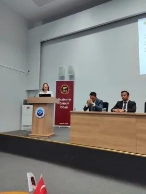EMO YÖNETİM KURULU BAŞKANIMIZ SN. İSLİM ARIKAN` IN SUNUM VE KONUŞMASININ DA YER ALDIĞI, VTC ENERJİ TARAFINDAN `ENERJİ VERİMLİLİĞİ VE TEŞVİKLERİ` ETKİNLİĞİ DÜZENLENDİ.