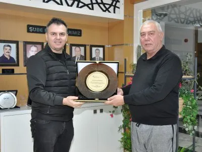 ÜYEMİZ RÜŞTÜ BEKDİKHAN`A PLAKET